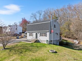 156 Cottonwood Ln, Uncasville, CT 06382