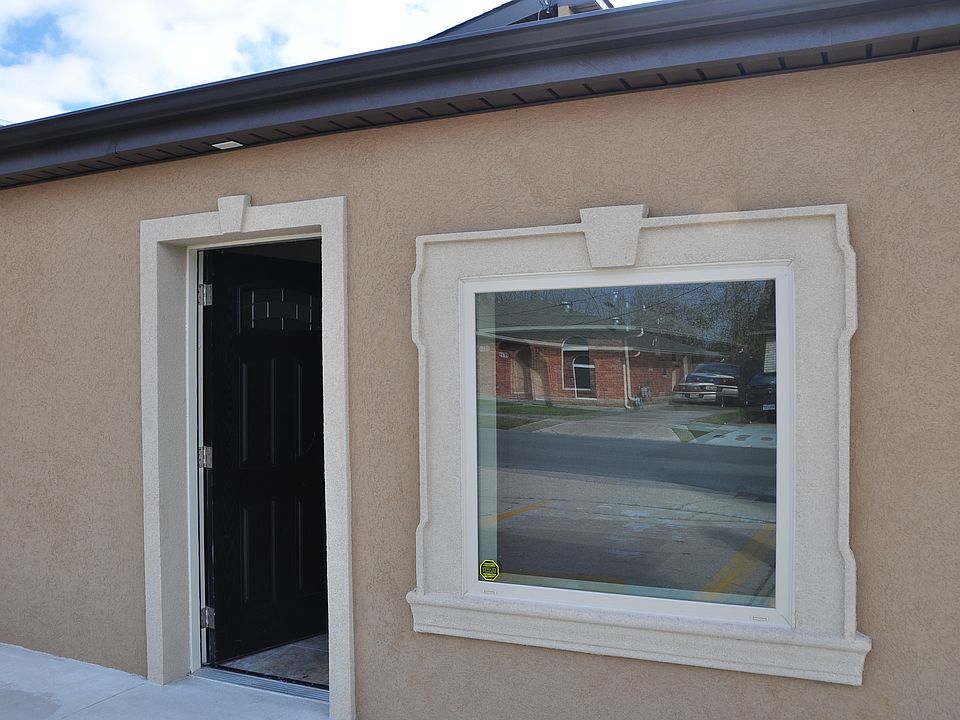 Clean, new stucco welcomes customers!