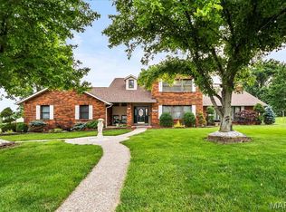 221 Tower Hill Dr, Columbia, IL