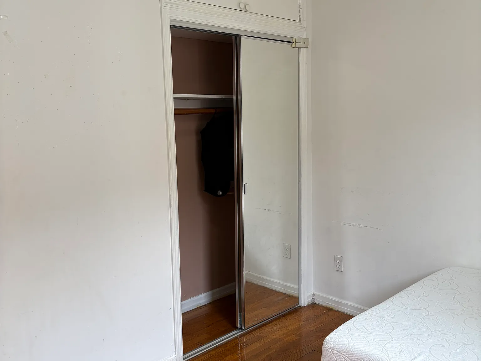 66th St, Woodside — Photo 3