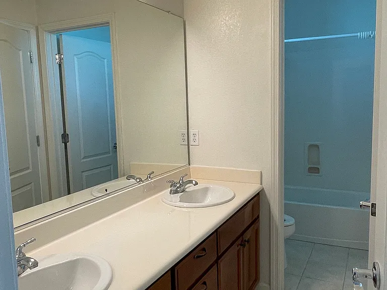 Upstair Full Bath 2