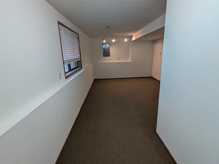 8610 N Valerie St — Photo 24