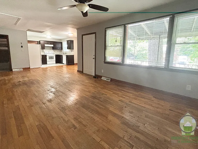 206 Von Hollen Dr — Photo 3