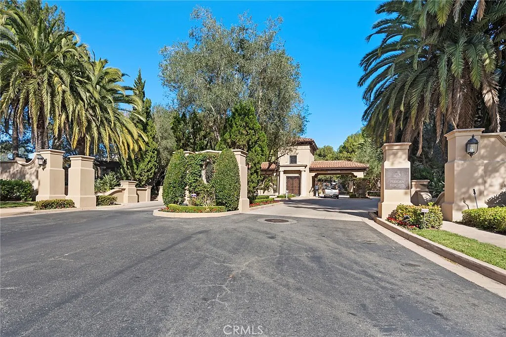 5 bed, 5.5 bath, 5400 sqft, $39,000 — Photo 2