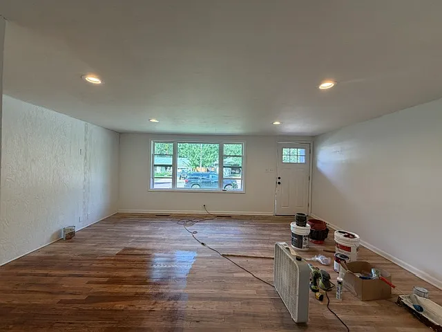 517 Skyline Dr — Photo 3