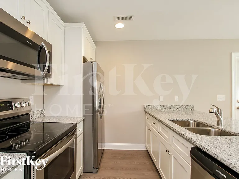 235 Front St — Photo 6