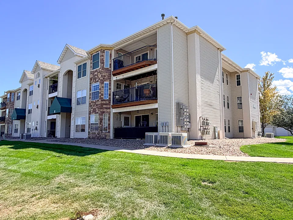12233 W Cross Dr #208