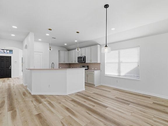 3rd image of 10709 Nantucket Dr