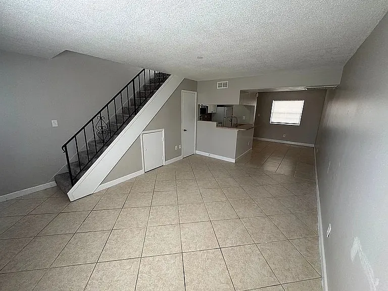 Bright 2-Bed Townhome with Pool, In-Unit Laundry, and Central A/C 55 Needle Blvd, Merritt Island — Photo 2