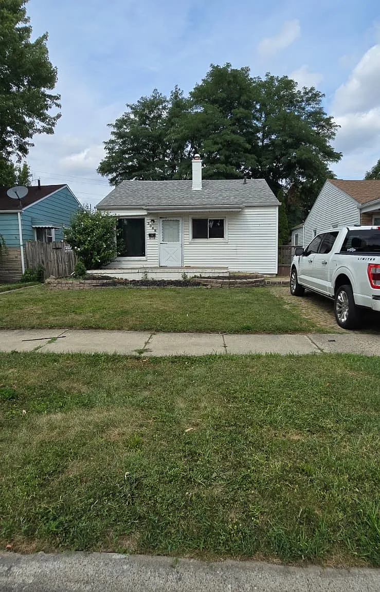 3 bed, 984 sqft, $1,500 — Photo 1