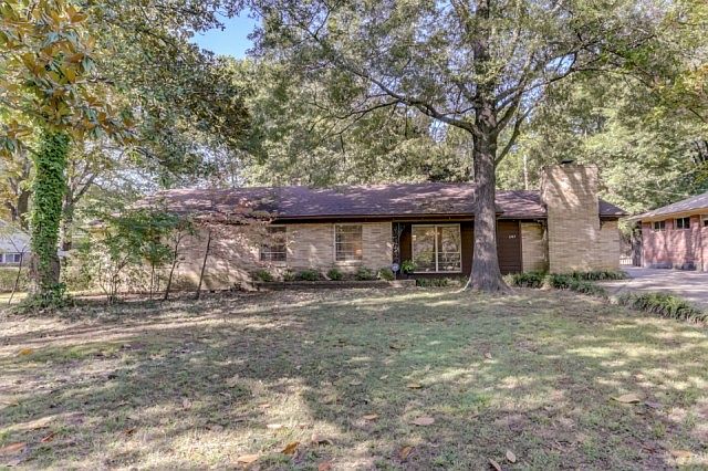 1st image of 1145 W Crestwood Dr