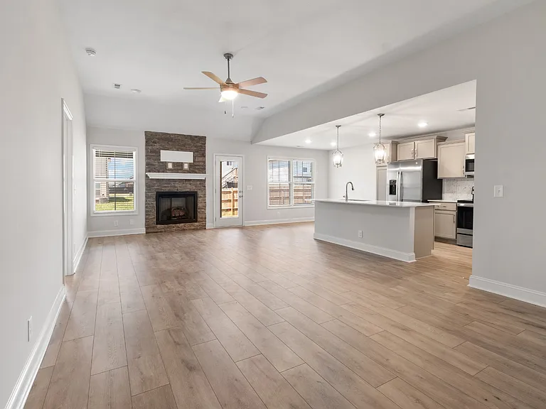 1402 Dan Brown Dr — Photo 10