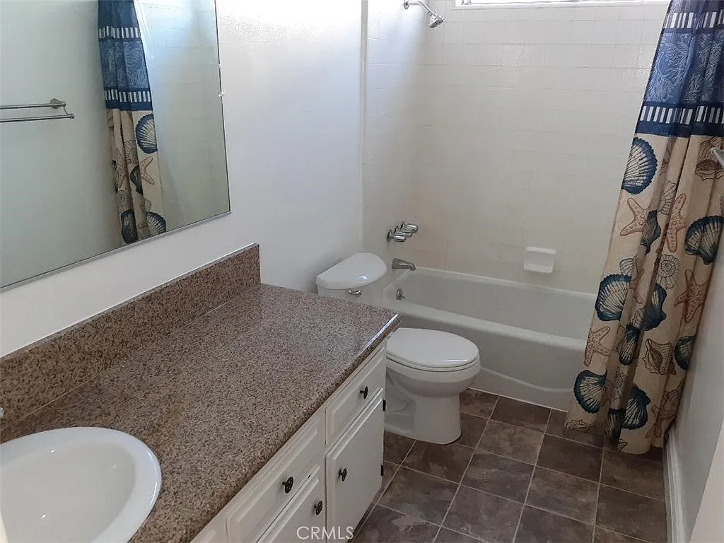 3 bed, 2274 sqft, $3,300 — Photo 2