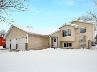 1704 Prairie Ave, Faribault, MN 55021