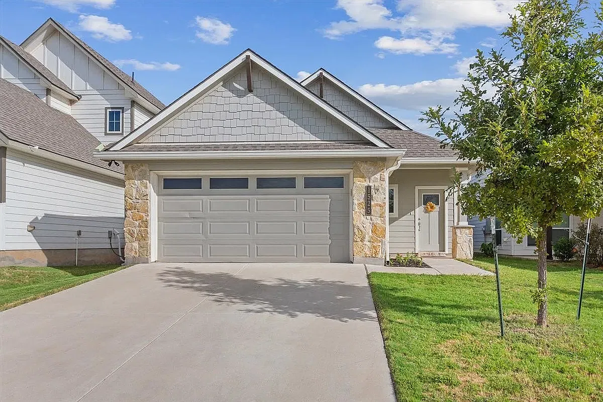 3 bed, 1458 sqft, $2,100 — Photo 1