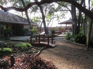 102 Twin Oak Rd, Seguin, TX 78155