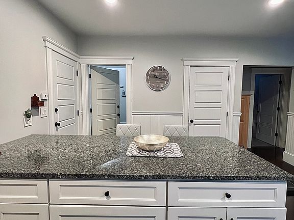 4th image of 26 Roslyn St #1
