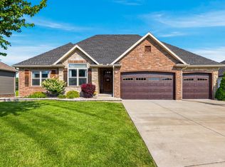691 N Foxhill Cir, Nixa, MO 65714