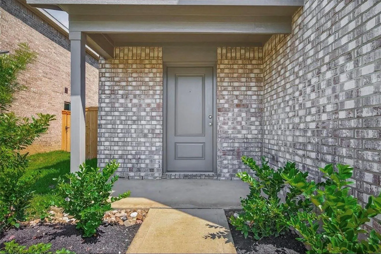 4 bed, 2.5 bath, 2280 sqft, $1,950 — Photo 3
