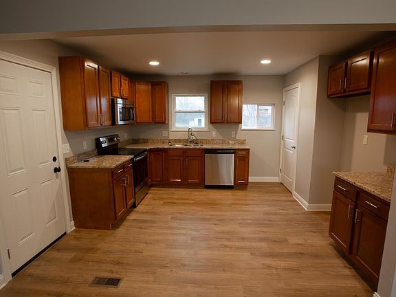 4th image of 408 Kerry St