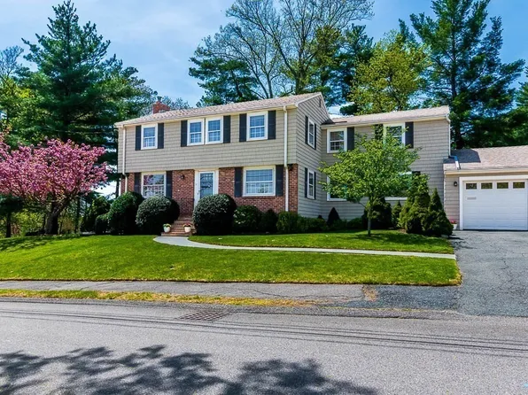 31 Bonney Ln, Dedham, MA 02026