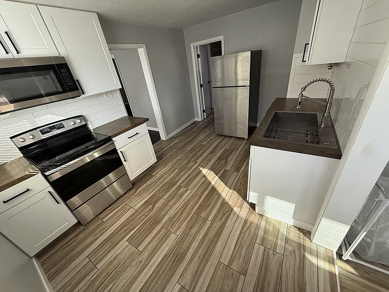 118 L St — Photo 4
