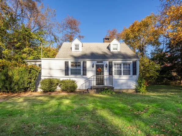 19 Longview Avenue, Danbury, CT 06811