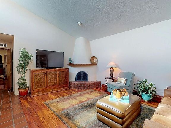 4th image of 3016 Cutler Ave NE