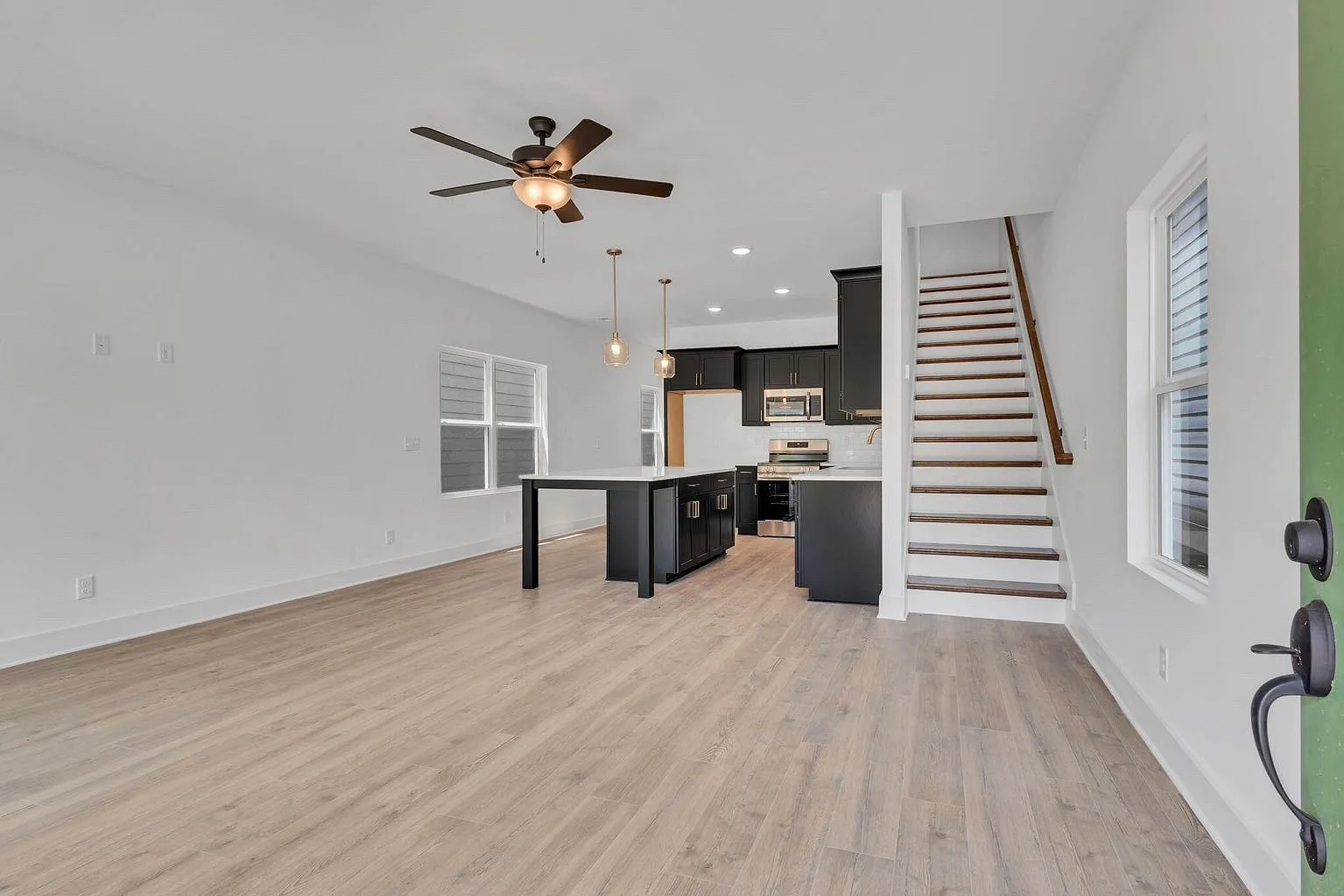 2 bed, 2.5 bath, 1412 sqft, $2,400 — Photo 1