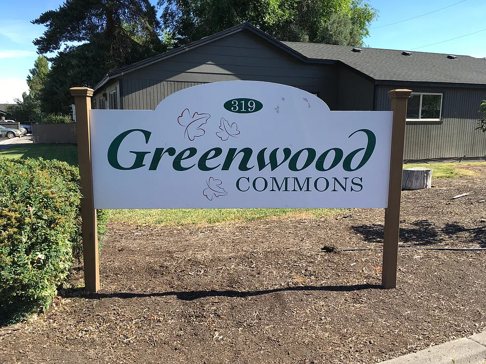 319 NW Greenwood Ave #9