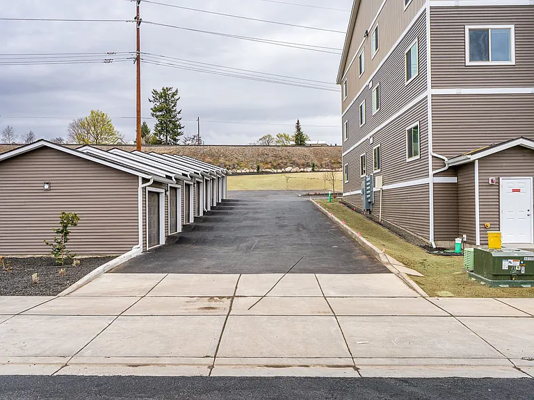 River City Apartments — Photo 12