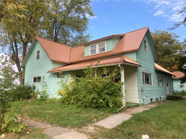 306 2nd St, Mount Auburn, IA 52313