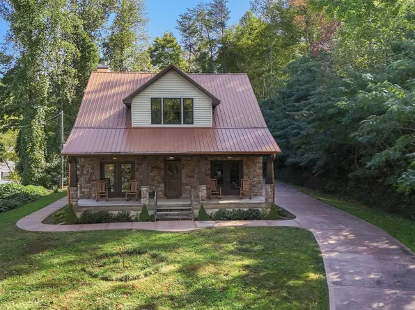 216 Pine St, Gatlinburg, TN 37738