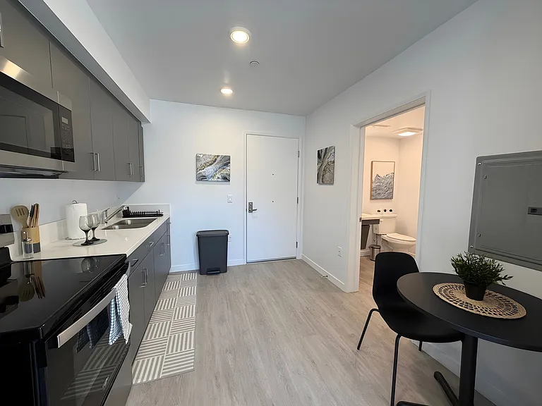 Gorgeous 1 bed/1 bath Apartments ~ LA City Section 8 Voucher Accepted! — Photo 3