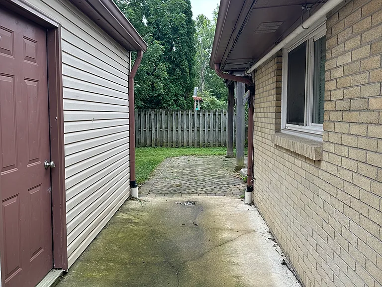 1545 Temperance Ave — Photo 21