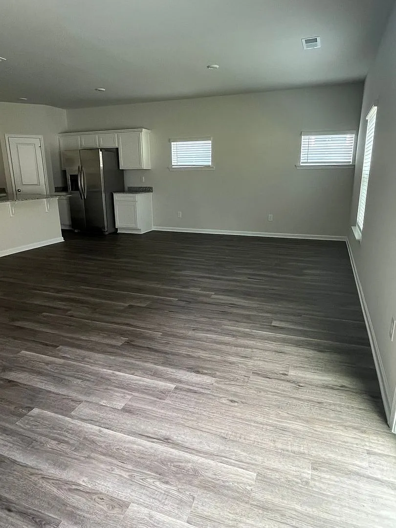 3 bed, 2.5 bath, 1720 sqft, $1,995 — Photo 4