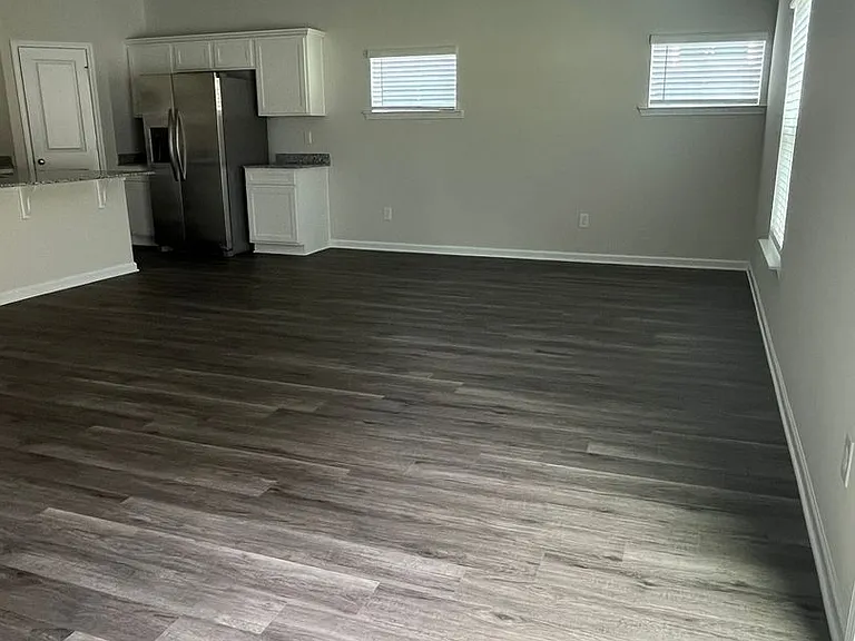 315 S Lake Ct — Photo 4