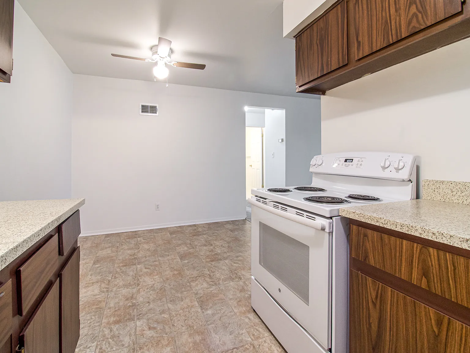 Garfield Park Apartments — Photo 4