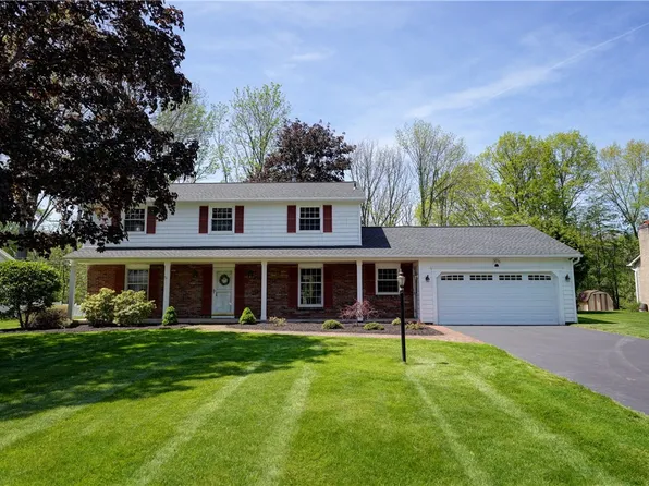 31 Shadowmoor Dr, Fairport, NY 14450