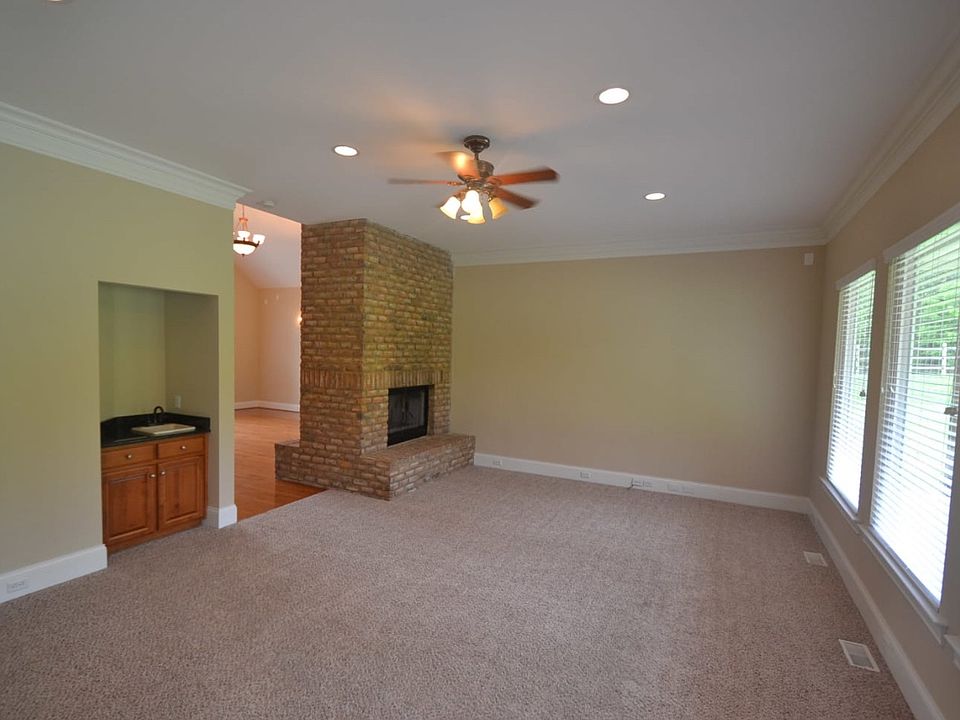 1st image of 131 Wildwood Cove Dr
