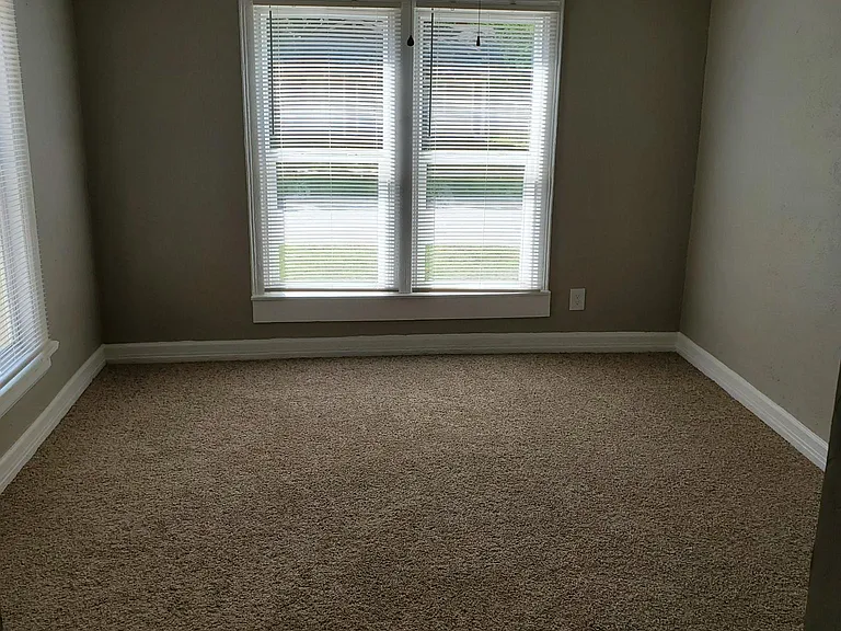 1134 N Ellison Ave — Photo 5
