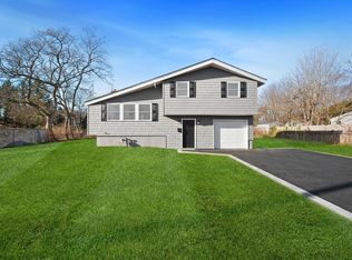 530 Locust Ave, Oakdale, NY 11769