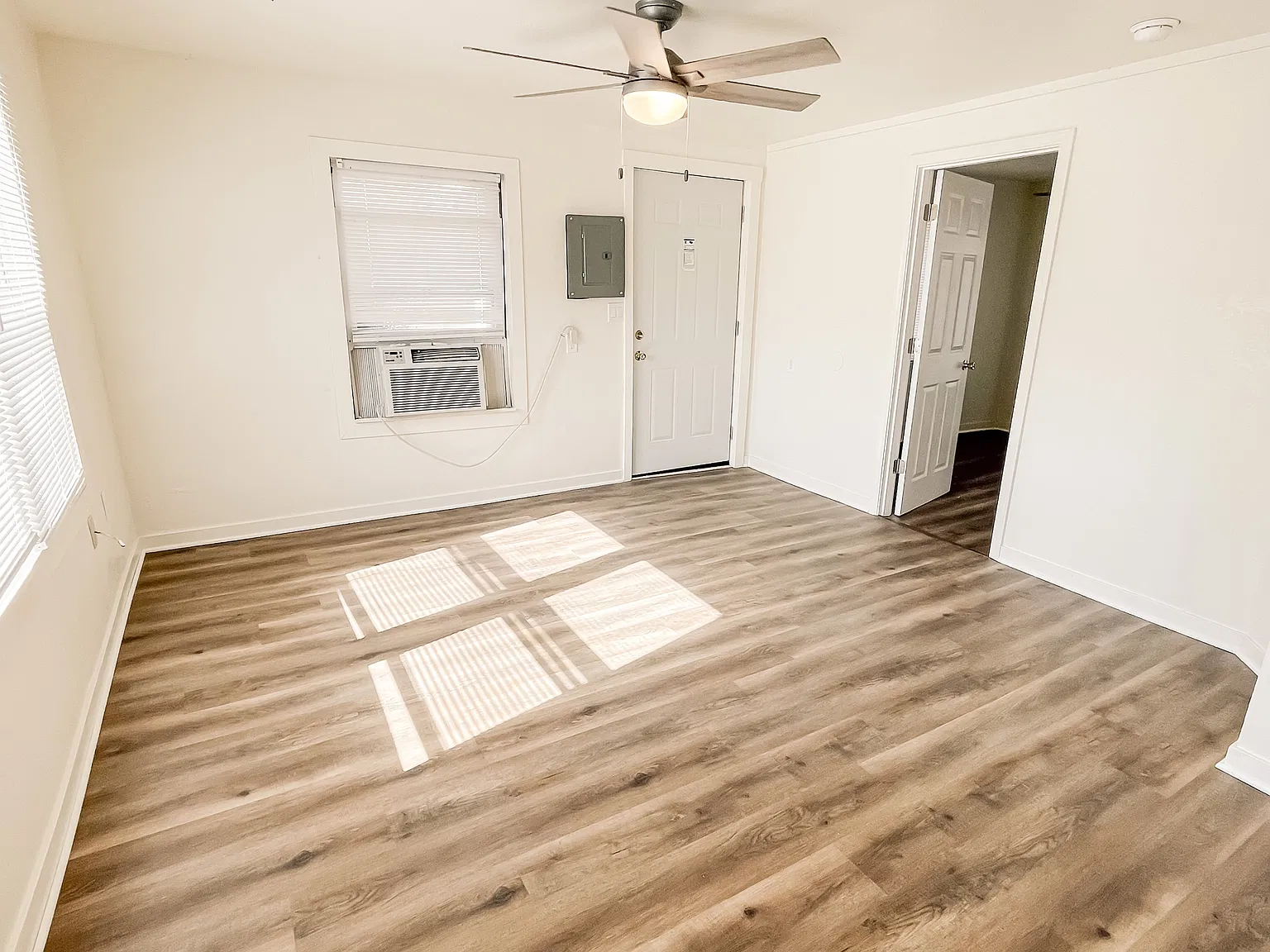 1720 North Golden Avenue - 1 — Photo 3