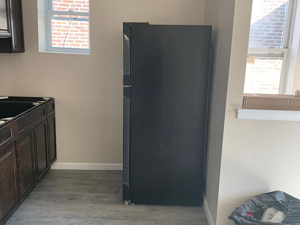 1st image of 6105 W Jefferson St #3