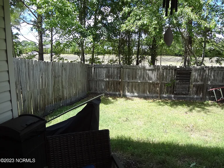 205 S Pointe Dr #B — Photo 8