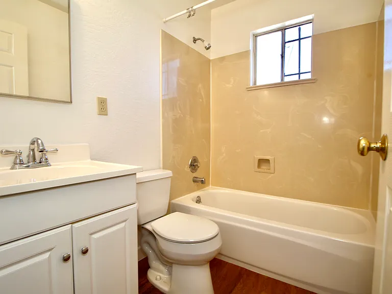 22834 Myrtle St #4 — Photo 13