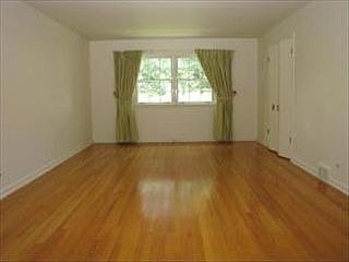4th image of 380 Craig Ct
