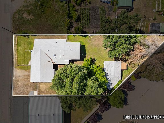3rd image of 60 Lake Ave