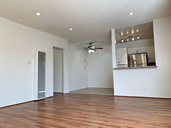 2nd image of 1521 E Windsor Rd APT 10