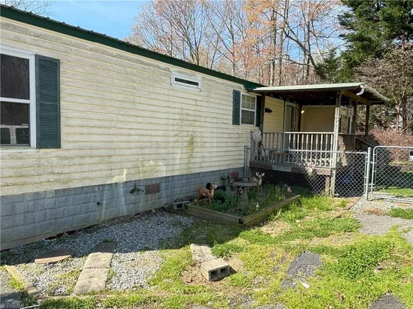 464 Franklin Dr, Winston Salem, NC 27107